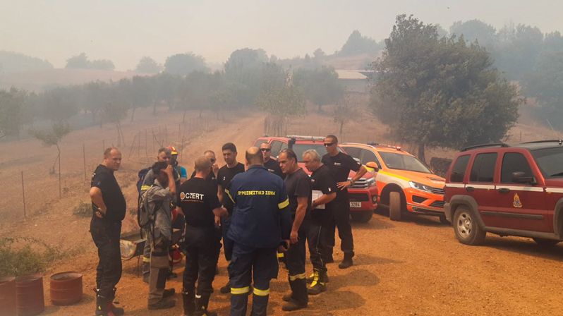 Čeští hasiči už bojují s ohněm na Peloponésu